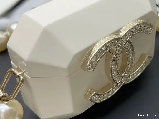First Bag Ru CASE PRO AIRPODS NECKLACE CHANEL 0618